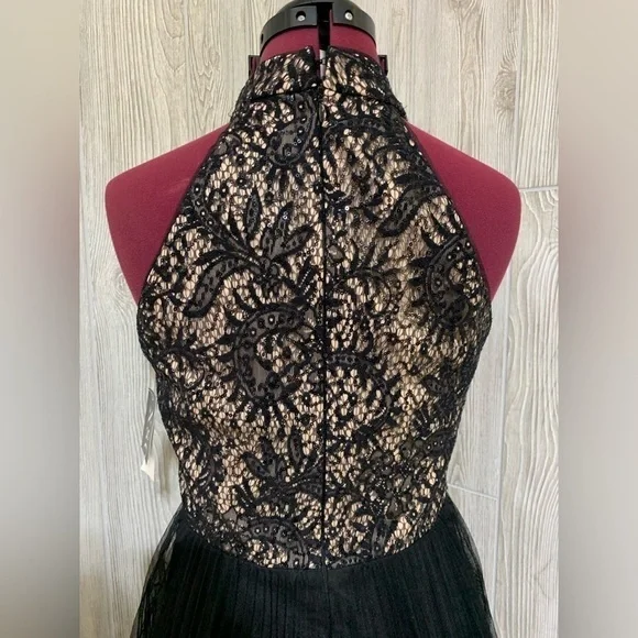 NWT Xscape Black and Nude Lace Pleated Skirt Halter Evening Cocktail Dress Sz 10 - Picture 8 of 16